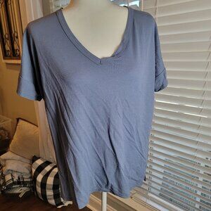 TRES BIEN Boutique Blueish Purple Basic Top Size Medium